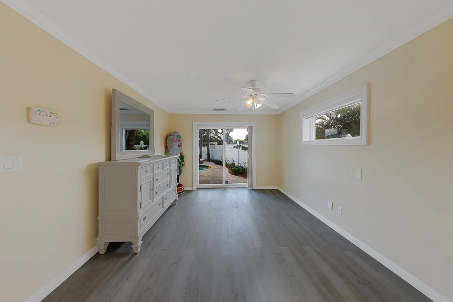 Real estate photography — 2017 Cove Drive, Largo, Florida, 33774 | 4D Productions