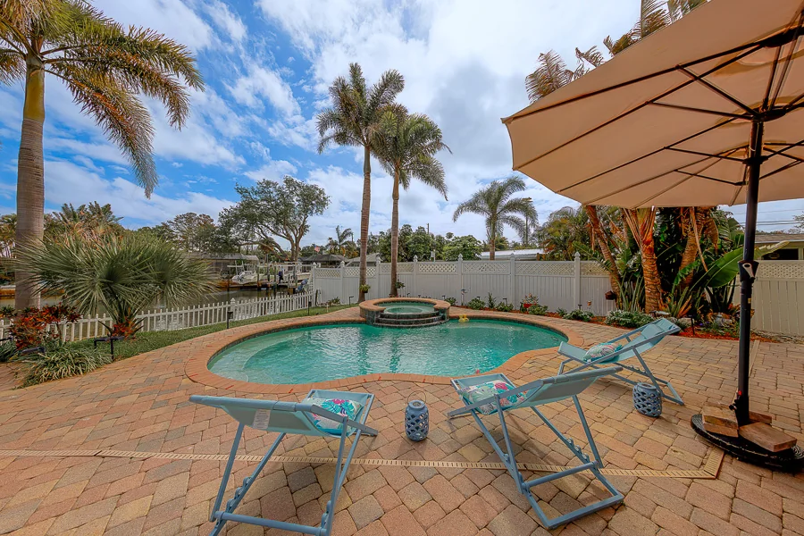 Real estate photography — 2017 Cove Drive, Largo, Florida, 33774 | 4D Productions