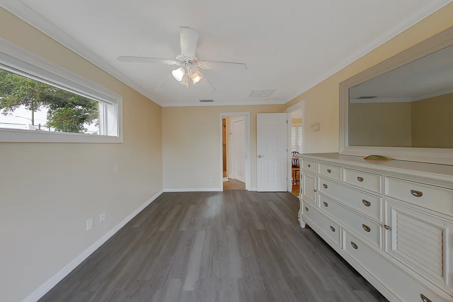 Real estate photography — 2017 Cove Drive, Largo, Florida, 33774 | 4D Productions