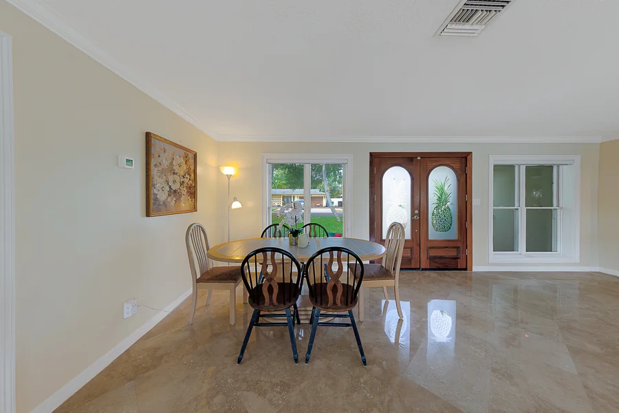 Real estate photography — 2017 Cove Drive, Largo, Florida, 33774 | 4D Productions