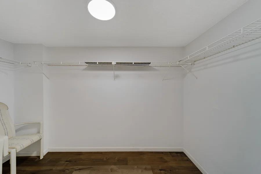 Real estate photography — 225 Country Club Dr, #1210, Largo, FL, 33771 | 4D Productions