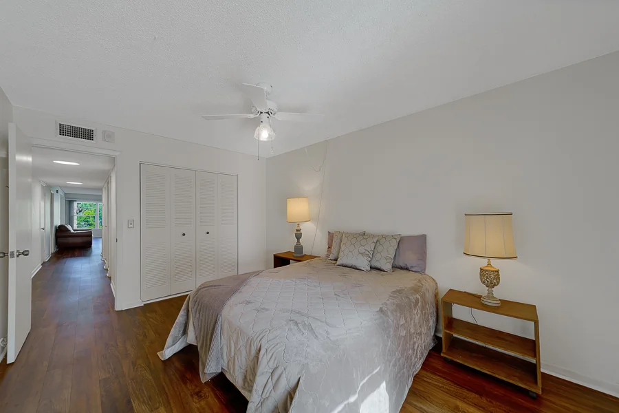 Real estate photography — 225 Country Club Dr, #1210, Largo, FL, 33771 | 4D Productions