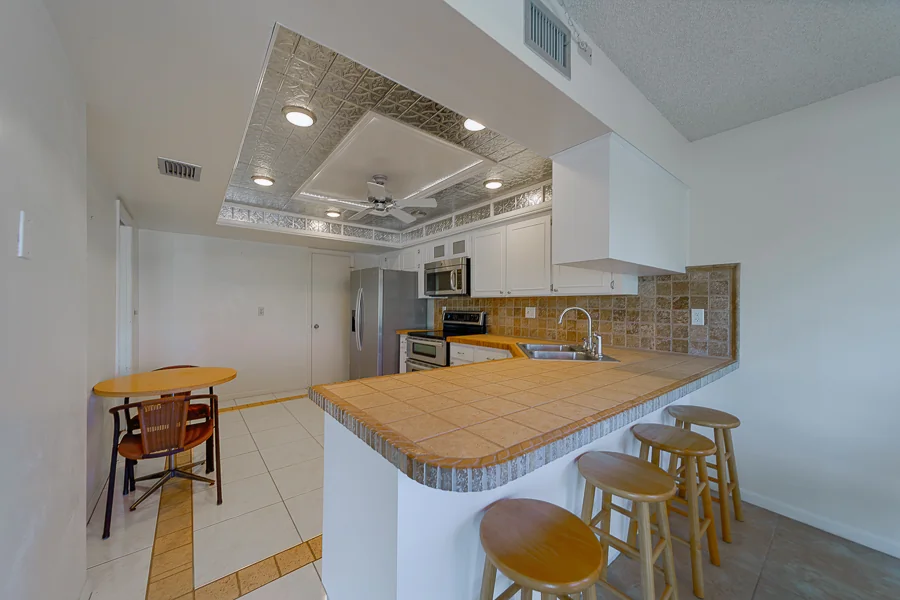 Real estate photography — 225 Country Club Dr, #1210, Largo, FL, 33771 | 4D Productions