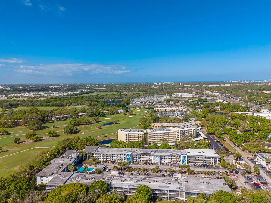 Real estate photography — 225 Country Club Dr, #1210, Largo, FL, 33771 | 4D Productions