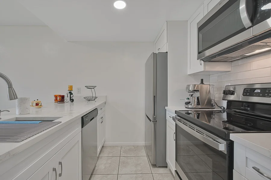 Real estate photography — 2525 West Bay Drive, Belleair Bluffs, Florida, 33770 | 4D Productions