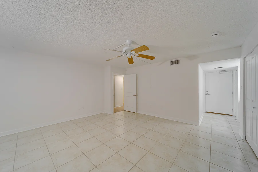 Real estate photography — 450 Gulf View Blvd., Unit 208, Clearwater Beach, FL, 33767 | 4D Productions