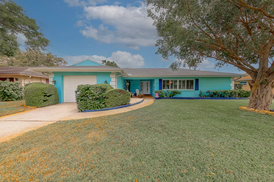 Real estate photography — 1923 Sky Drive, Clearwater, Florida, 33755 | 4D Productions