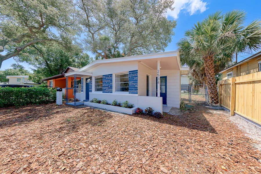 Real estate photography — 2534 Irving Avenue South, St. Petersburg, Florida, 33712 | 4D Productions