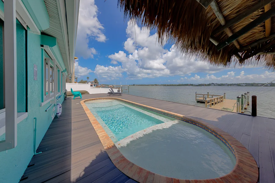 Real estate photography — 326 176th Avenue Circle, Redington Shores, Florida, 33708 | 4D Productions