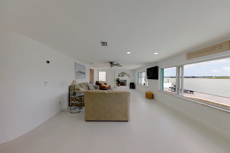 Real estate photography — 326 176th Avenue Circle, Redington Shores, Florida, 33708 | 4D Productions