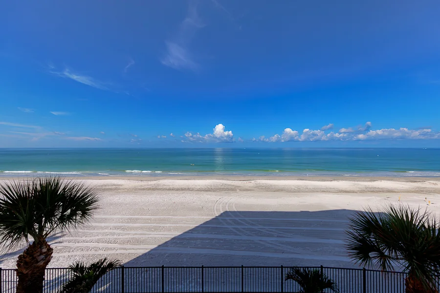 Real estate photography — 16550 Gulf Blvd #342 N. Redington Beach | 4D Productions