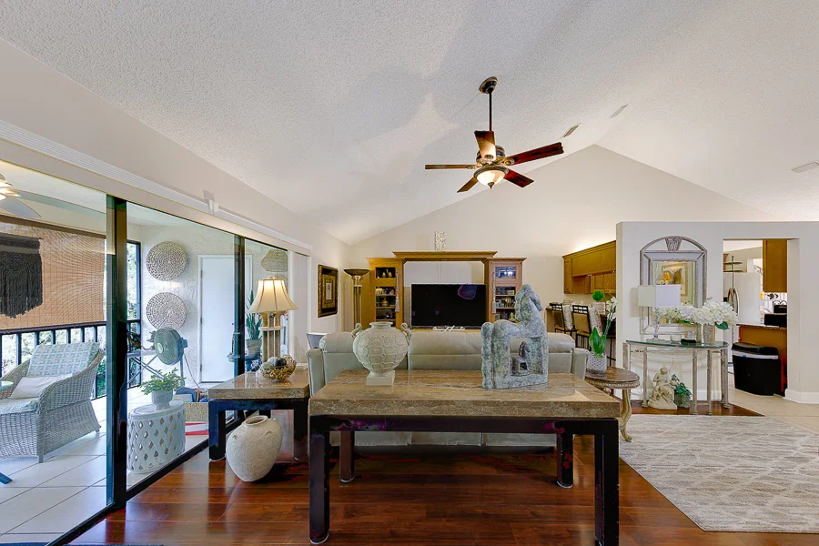 Real estate photography — 1801 East Lake Road, Palm Harbor, Florida, 34685 | 4D Productions