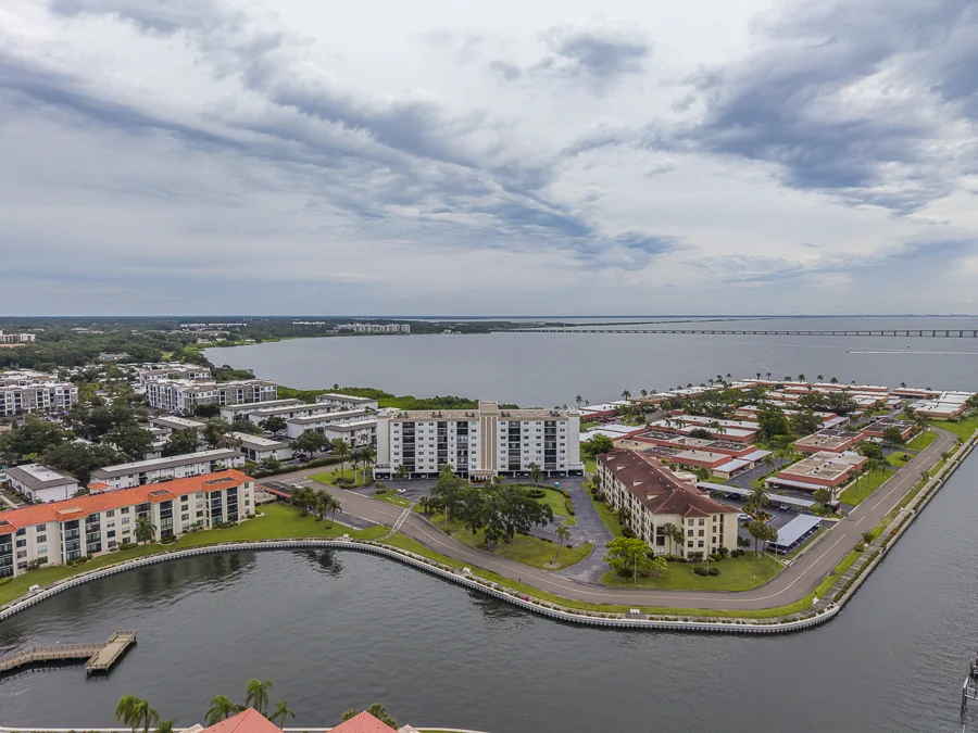 Real estate photography — 19029 US Highway 19 North, Clearwater, Florida, 33764 | 4D Productions