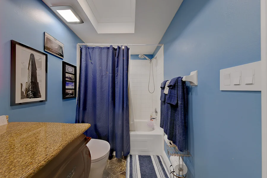 Real estate photography — 19029 US Highway 19 North, Clearwater, Florida, 33764 | 4D Productions