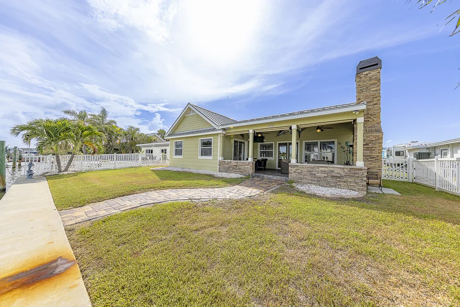 Real estate photography — 210 176th Terr Dr E, Redington Shores Fl 33708 | 4D Productions