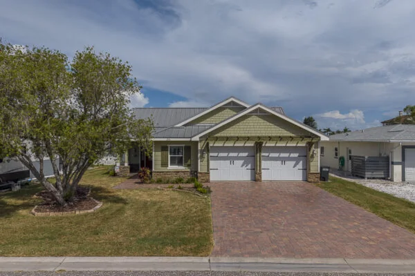 Real estate photography — 210 176th Terr Dr E, Redington Shores Fl 33708 | 4D Productions