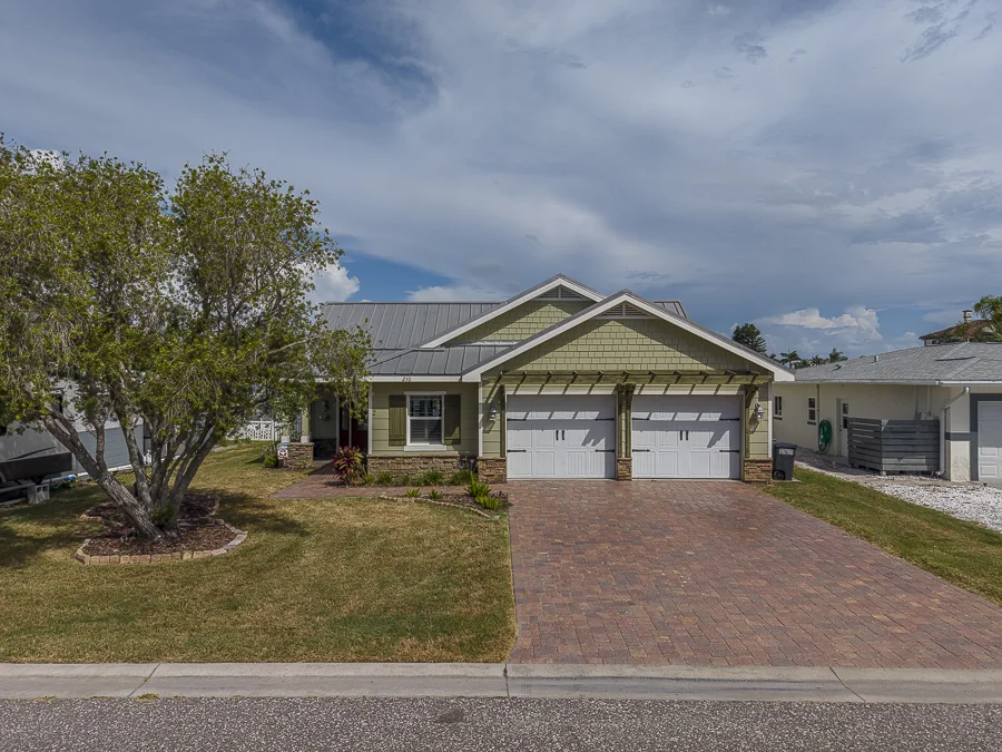 Real estate photography — 210 176th Terr Dr E, Redington Shores Fl 33708 | 4D Productions