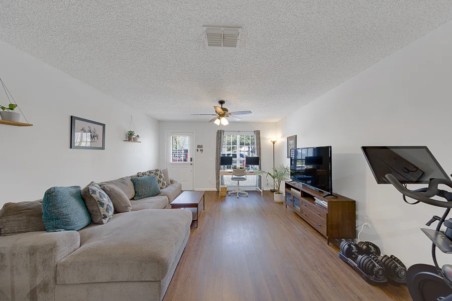 Real estate photography — 3315 West Wyoming Circle, Tampa, Florida, 33611 | 4D Productions