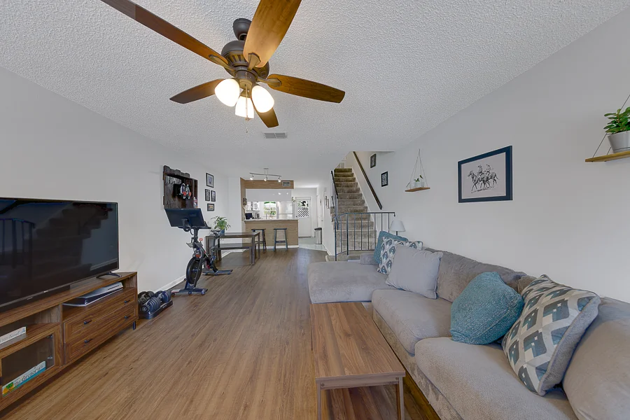 Real estate photography — 3315 West Wyoming Circle, Tampa, Florida, 33611 | 4D Productions