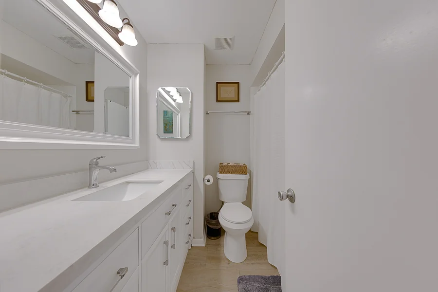 Real estate photography — 3315 West Wyoming Circle, Tampa, Florida, 33611 | 4D Productions