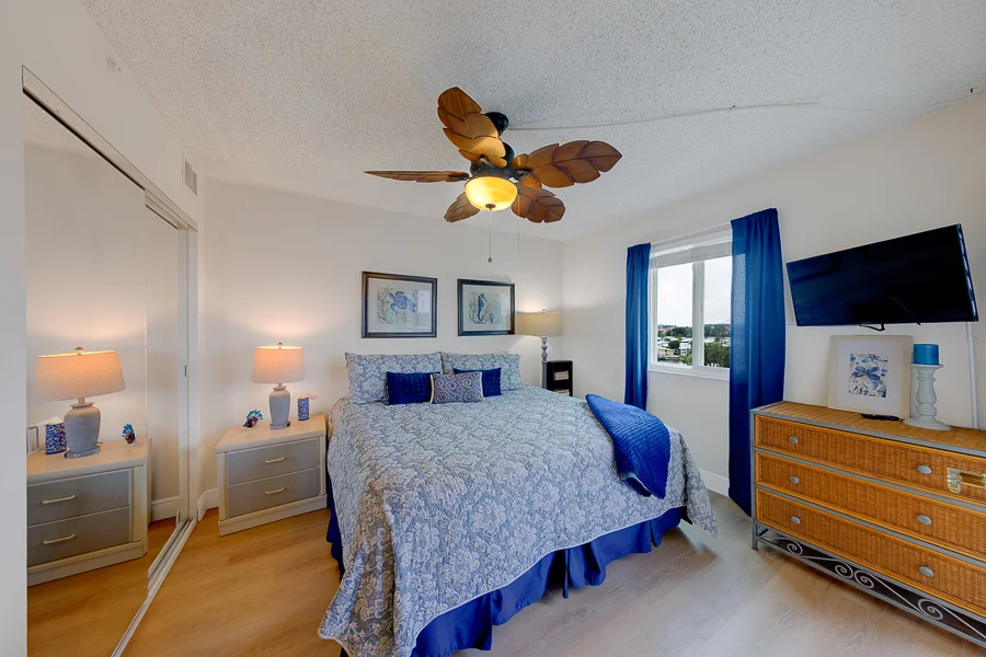 Real estate photography — 19029 US Highway 19 North, Clearwater, Florida, 33764 | 4D Productions