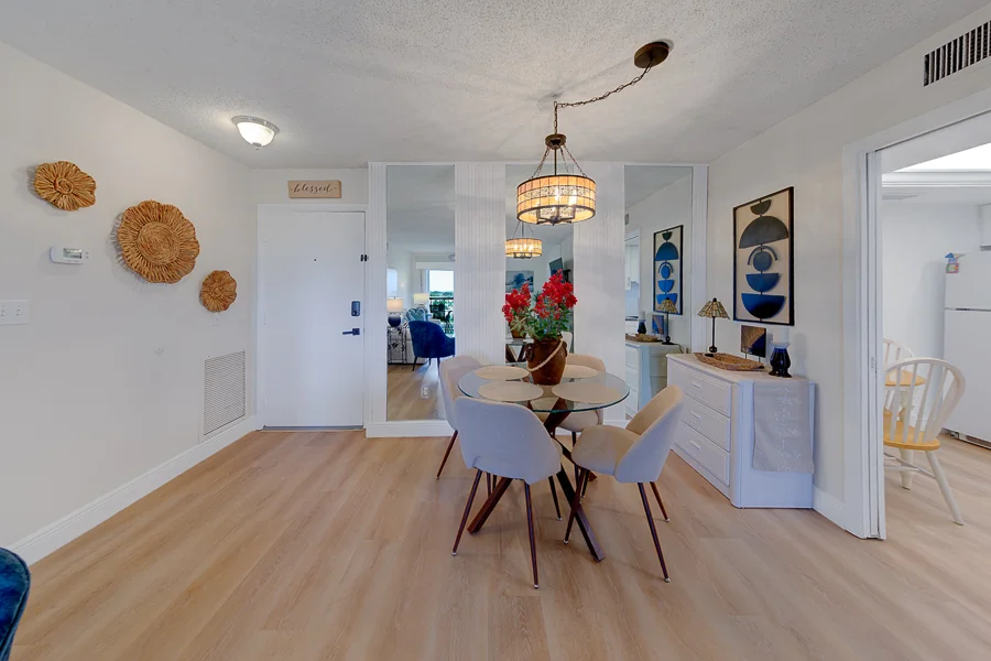 Real estate photography — 19029 US Highway 19 North, Clearwater, Florida, 33764 | 4D Productions