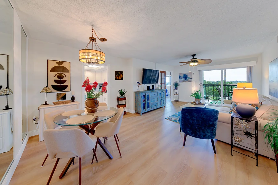 Real estate photography — 19029 US Highway 19 North, Clearwater, Florida, 33764 | 4D Productions