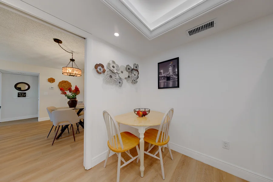 Real estate photography — 19029 US Highway 19 North, Clearwater, Florida, 33764 | 4D Productions