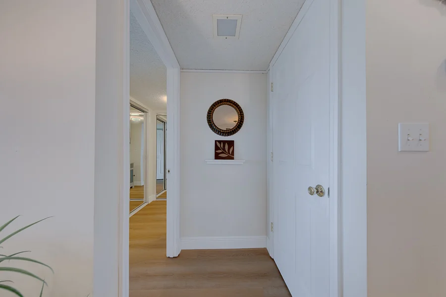 Real estate photography — 19029 US Highway 19 North, Clearwater, Florida, 33764 | 4D Productions