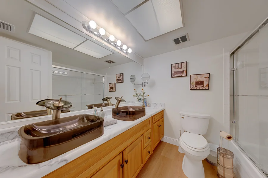 Real estate photography — 19029 US Highway 19 North, Clearwater, Florida, 33764 | 4D Productions