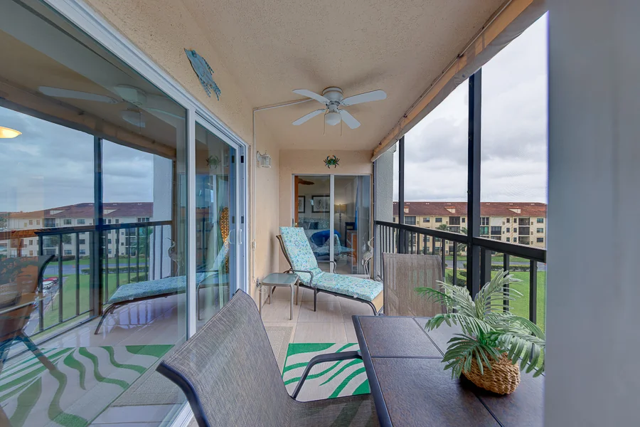 Real estate photography — 19029 US Highway 19 North, Clearwater, Florida, 33764 | 4D Productions