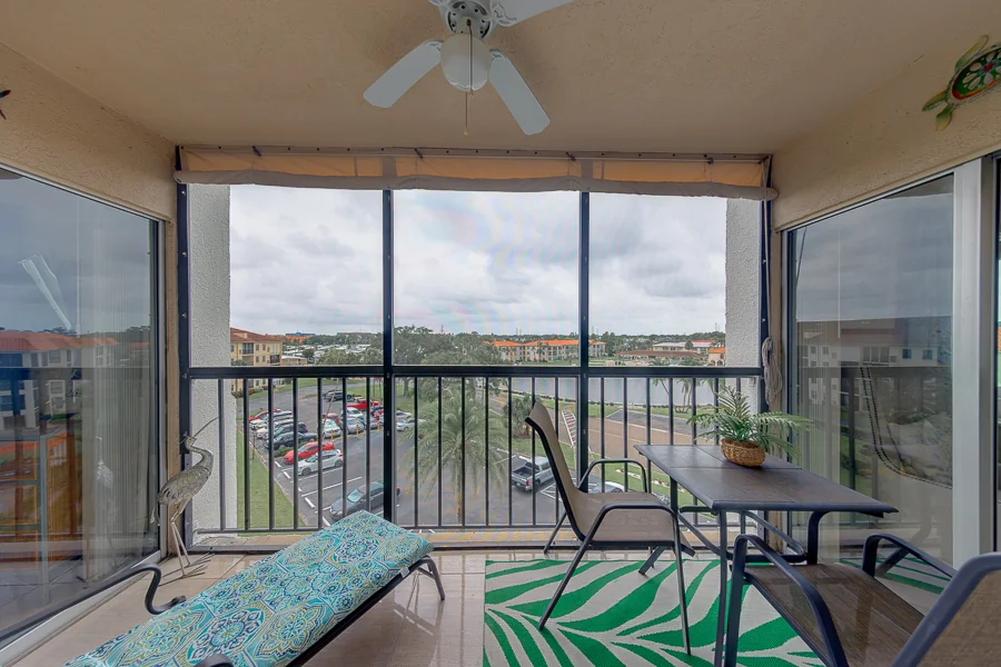 Real estate photography — 19029 US Highway 19 North, Clearwater, Florida, 33764 | 4D Productions