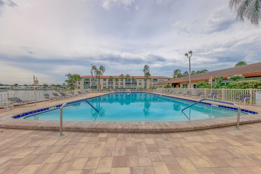 Real estate photography — 19029 US Highway 19 North, Clearwater, Florida, 33764 | 4D Productions