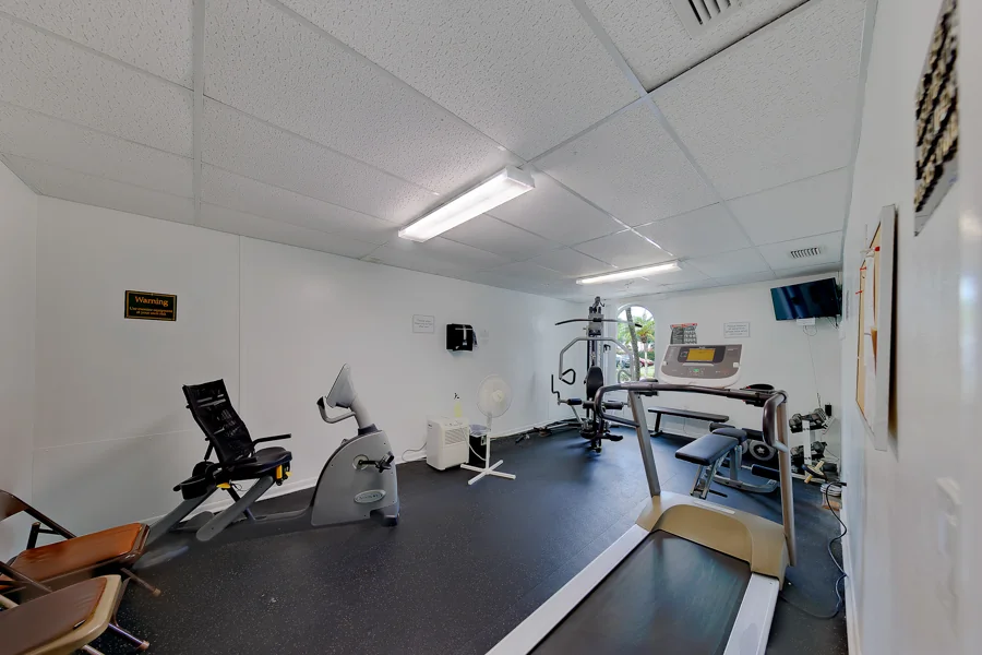 Real estate photography — 19029 US Highway 19 North, Clearwater, Florida, 33764 | 4D Productions