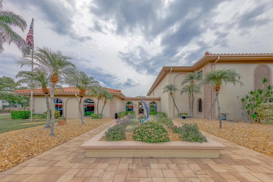 Real estate photography — 19029 US Highway 19 North, Clearwater, Florida, 33764 | 4D Productions