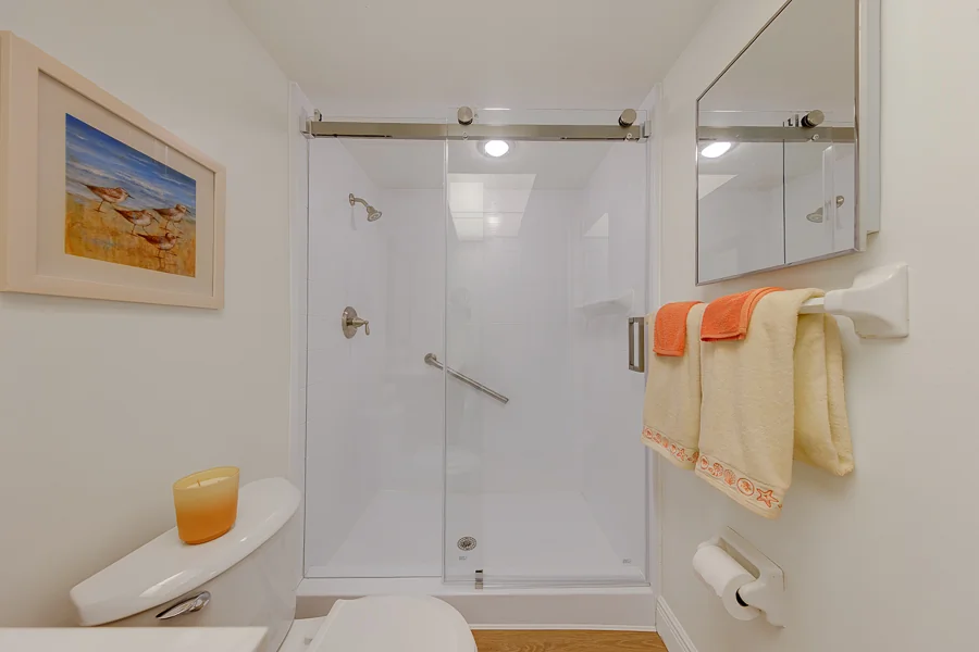 Real estate photography — 19029 US Highway 19 North, Clearwater, Florida, 33764 | 4D Productions
