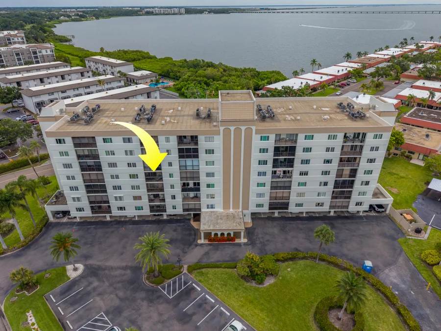 Real estate photography — 19029 US Highway 19 North, Clearwater, Florida, 33764 | 4D Productions