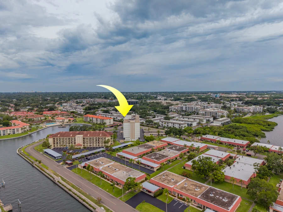 Real estate photography — 19029 US Highway 19 North, Clearwater, Florida, 33764 | 4D Productions