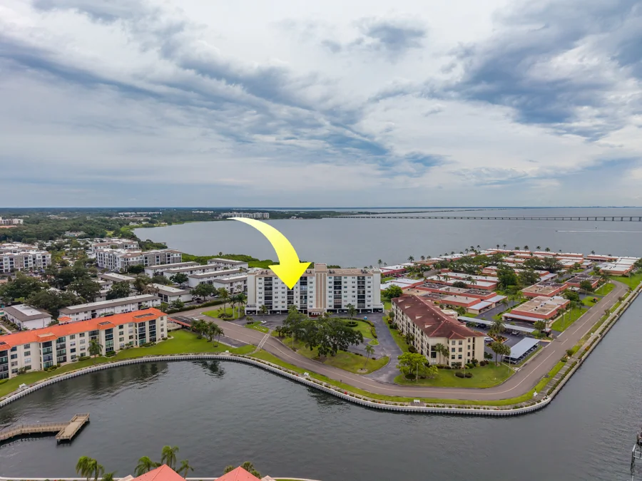 Real estate photography — 19029 US Highway 19 North, Clearwater, Florida, 33764 | 4D Productions