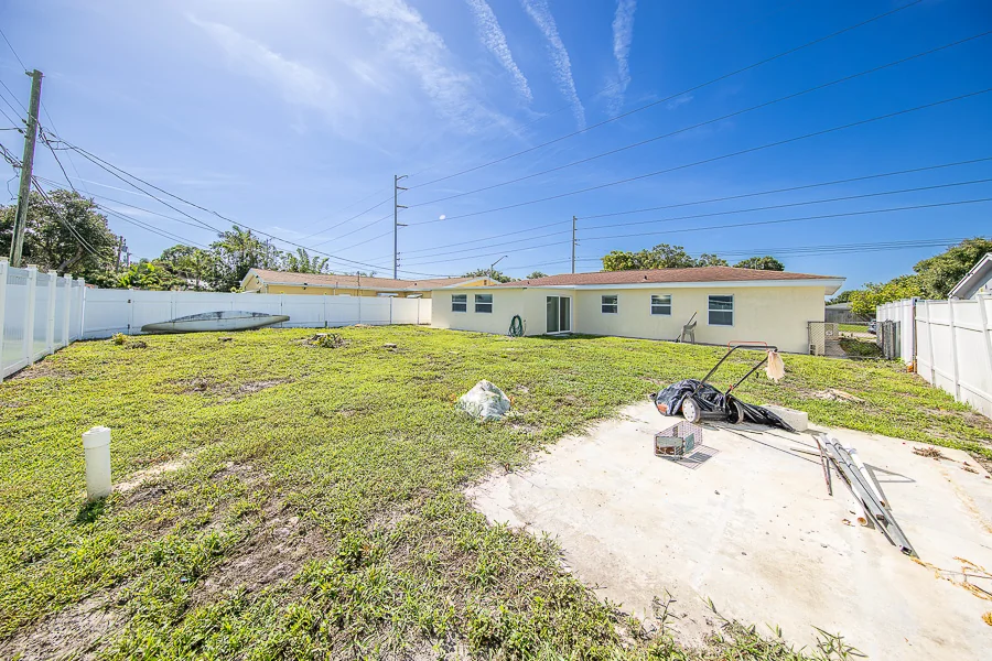 Real estate photography — 5937 38th Avenue North, St. Petersburg, Florida, 33710 | 4D Productions