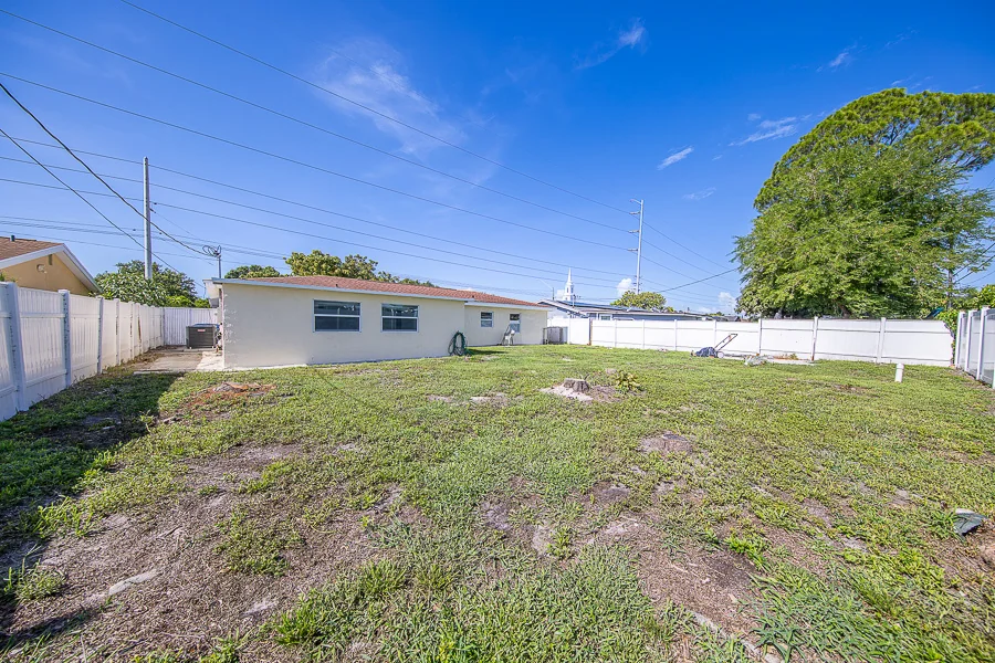 Real estate photography — 5937 38th Avenue North, St. Petersburg, Florida, 33710 | 4D Productions