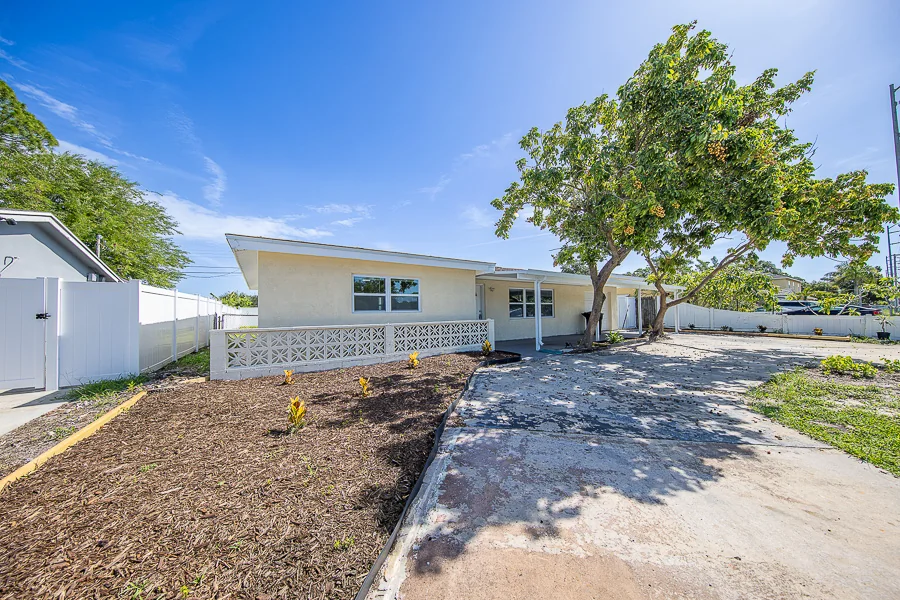 Real estate photography — 5937 38th Avenue North, St. Petersburg, Florida, 33710 | 4D Productions