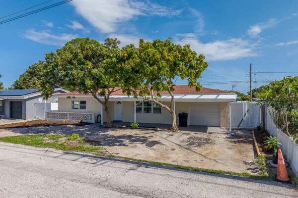 Real estate photography — 5937 38th Avenue North, St. Petersburg, Florida, 33710 | 4D Productions