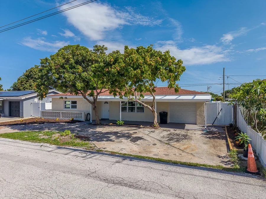 Real estate photography — 5937 38th Avenue North, St. Petersburg, Florida, 33710 | 4D Productions