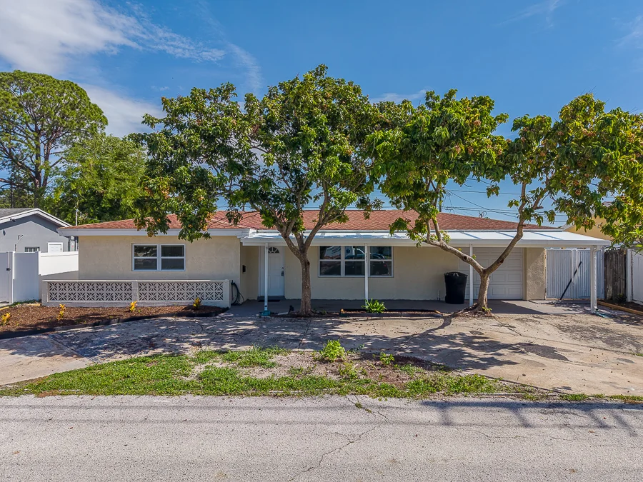 Real estate photography — 5937 38th Avenue North, St. Petersburg, Florida, 33710 | 4D Productions