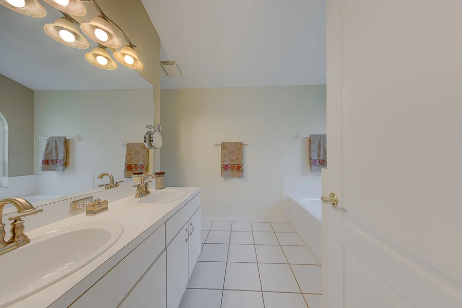 Real estate photography — 8422 Poydras Lane, Tampa, Florida, 33635 | 4D Productions