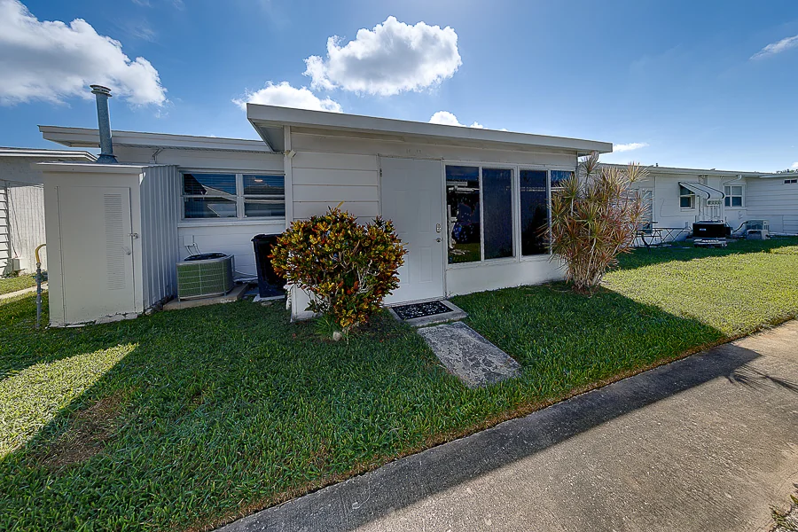 Real estate photography — 9906 Lily Street, Pinellas Park, Florida, 33782 | 4D Productions