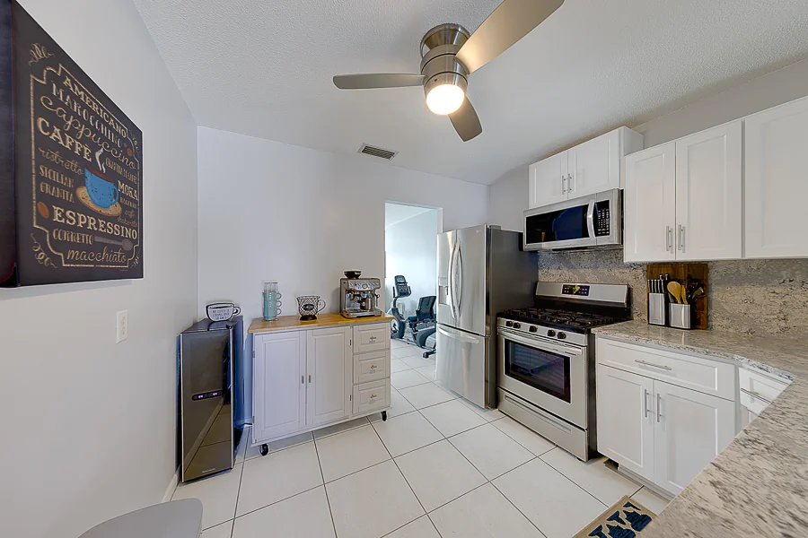 Real estate photography — 9906 Lily Street, Pinellas Park, Florida, 33782 | 4D Productions