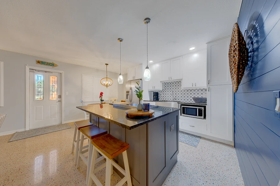 Real estate photography — 121 46th Avenue, St. Pete Beach, Florida, 33706 | 4D Productions