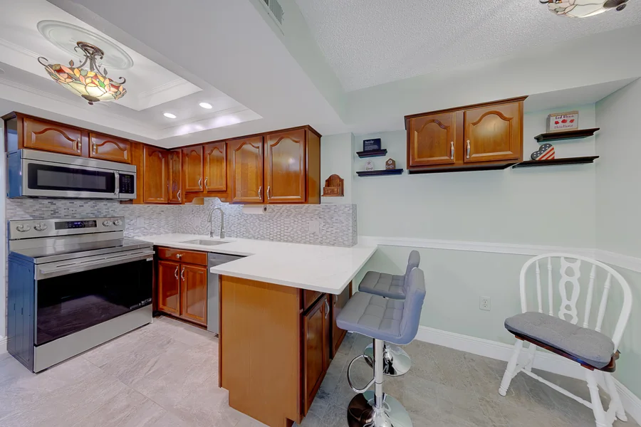 Real estate photography — 19029 us hwy 19 n #26-204, Clearwater, FL, 33764 | 4D Productions